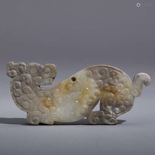 A CHINESE ARCHAIC JADE CARVED DRAGON PENDANT