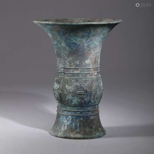 A CHINESE ARCHAIC BRONZE VESSEL, GU