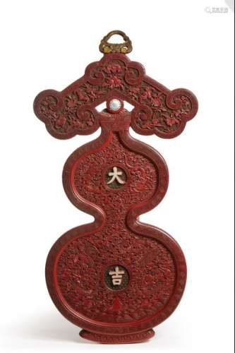 CHINE XIXe siècle Plaque en laque sculptée en f...