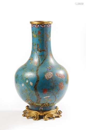 CHINE XIXe siècle Vase balustre en bronze doré ...