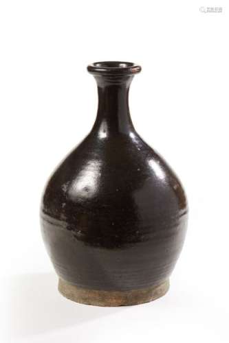 CHINE Epoque YUAN (1279 1368) Vase bouteille à ...