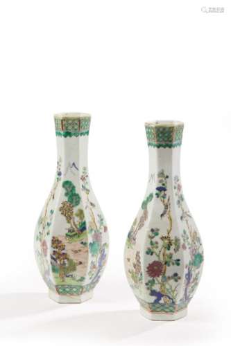 CHINE XIXe siècle Paire de vases de forme hexag...