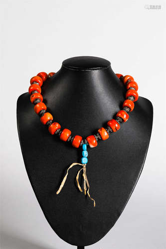 Collier de perles de corail,