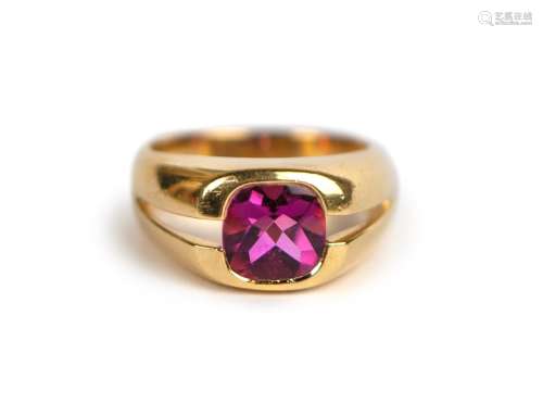 A FINE TIFFANY CO. GOLD TOURMALINE RING