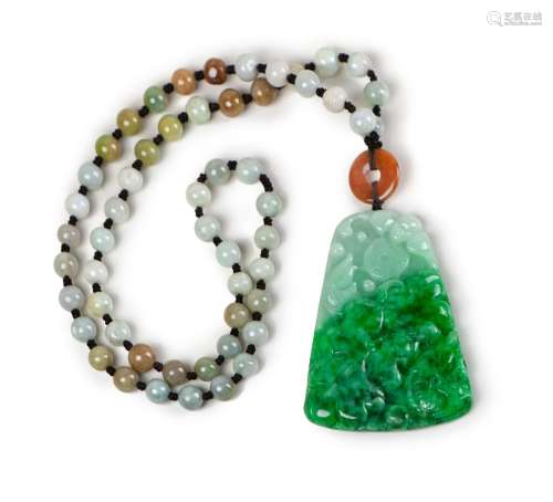 JADE BEADED AND PENDANT NECKLACE