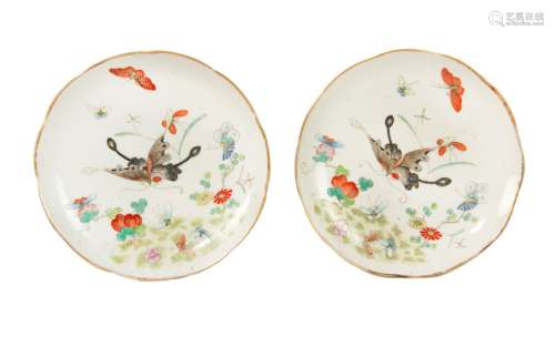 PAIR OF FAMILLE ROSE BUTTERFLY DISHES