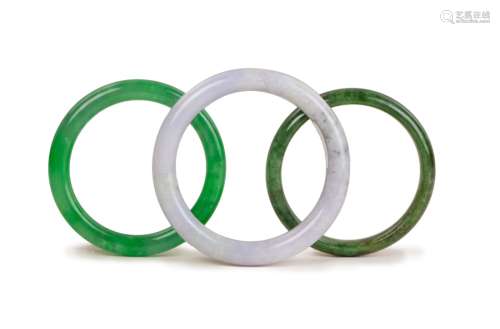 A SET OF THREE JADE BANGLE