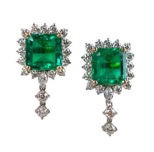 A PAIR OF 9.10 CARATS EMERALD AND DIAMOND EARRINGS
