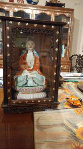 CHINESE PORCELAIN GUAN YIN WITH A SHRINE CASE