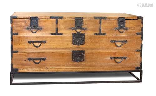 FIVE-DRAWER TANSU CHEST