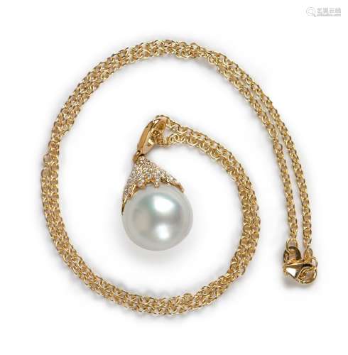 PEARL AND DIAMOND PENDANT NECKLACE