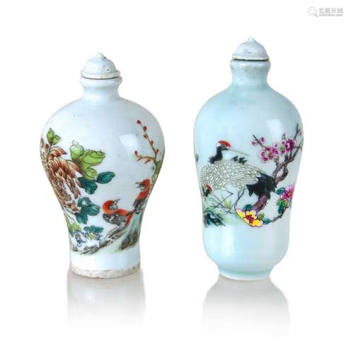 CHINESE PORCELAIN SNUFF BOTTLE PAIR