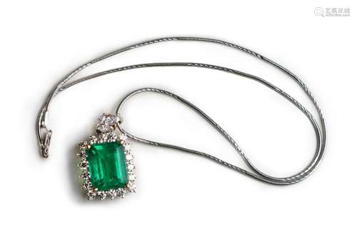 NATURAL9.32 CARATS EMERALD AND DIAMOND NECKLACE