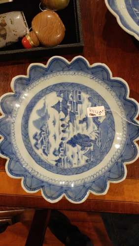 LARGE CHINESE BLUE AND WHITE DISH