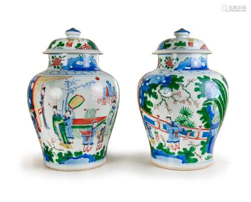 A FINE PAIR OF KANGXI WUCAI JARS WITH LID