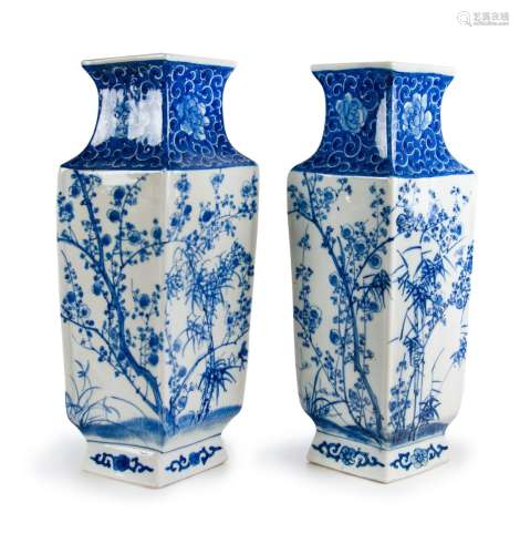 A PAIR OF BLUE AND WHITE SQUARE BALUSTER VASE