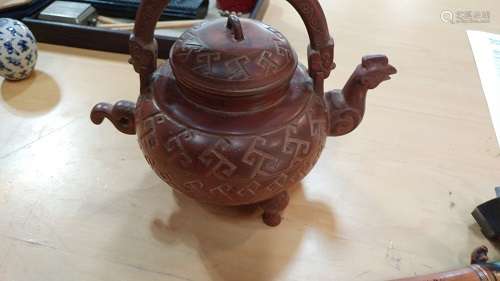 CHINESE YIXING ZISHA TEAPOT