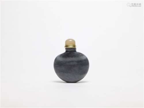 FINE GRAY JADE SNUFF BOTTLE