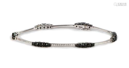 A FINE DIAMONDS BRACELET