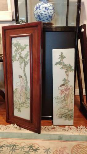 A FINE PAIR OF PORCELAIN PANEL WALL HANGINGS