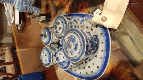 A SET OF CHINESE BLUE AND WHITE TEA SERVICE
