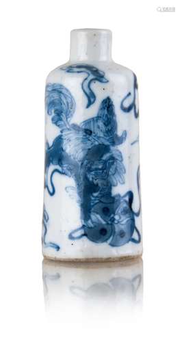 BLUE AND WHITE PORCELAIN SNUFF BOTTLE,19TH CENTURY