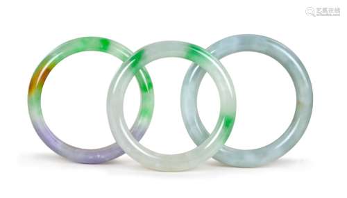 A SET OF 3 JADE BANGLES