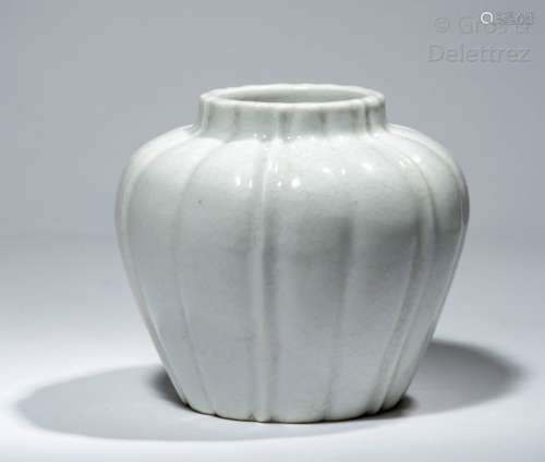 Chine, XIXe siècle Vase reprenant la forme d'un bo...
