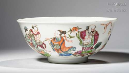 Chine Coupe en porcelaine et émaux de la famille r...