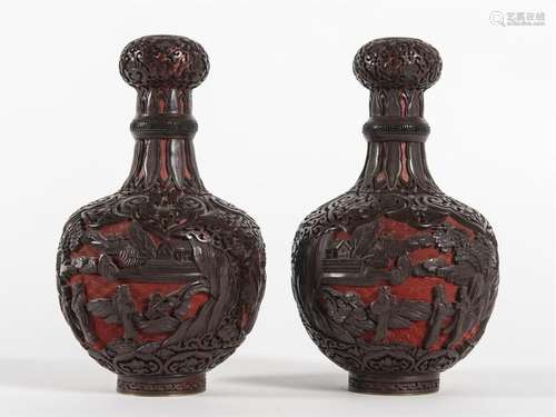 Paire de vases en laque de Chine H : 24 cmPaire...