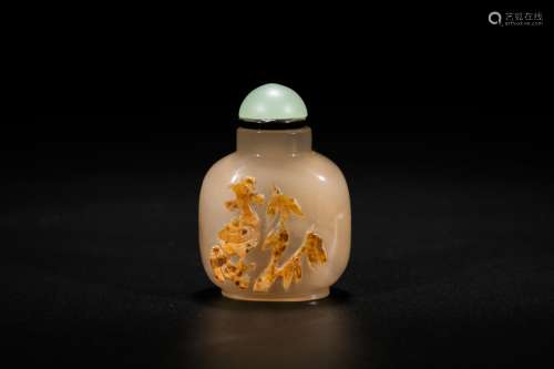 Chinese carved agate snuff bottle. 19th Century
