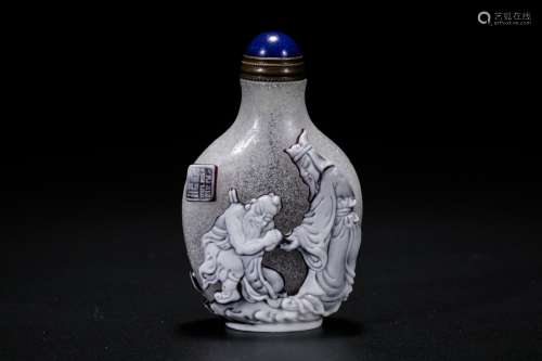 Chinese overlay glass snuff bottle. 20th Century.