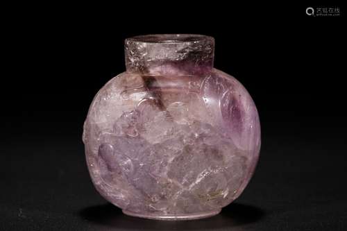 Chinese carved rose quartz snuff bottle.