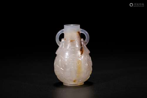 Chinese carved agate double-phoenix snuff bottle.