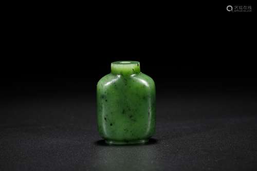 Chinese spinach jade snuff bottle. 19th Century.