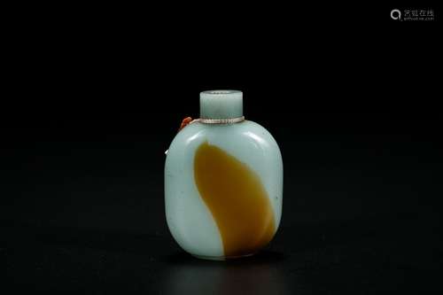 Chinese glass snuff bottle. Early 20 century.