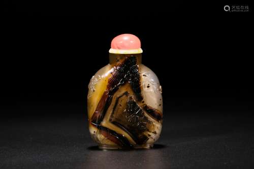 Chinese carved silhouette agate snuff bottle.