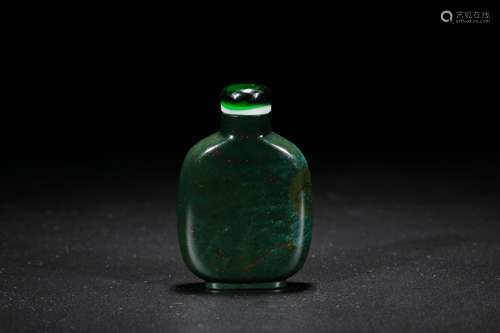 Chinese green stone snuff bottle. 19th Century