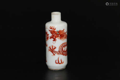 Chinese iron red dragon decorated snuff bottle