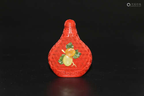 Chinese cinnabar lacquer snuff bottle