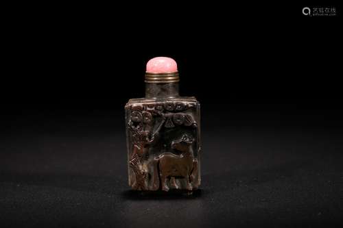 Chinese carved stone snuff bottle