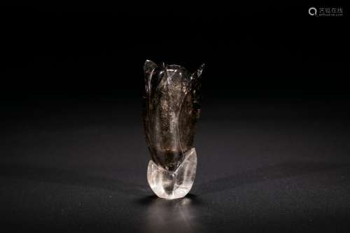 Chinese rock crystal flower snuff bottle.