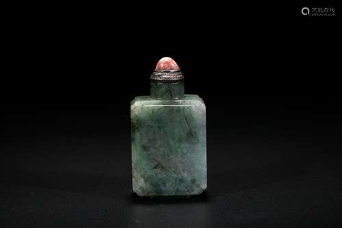 Chinese spinach jade snuff bottle, 19th Century.