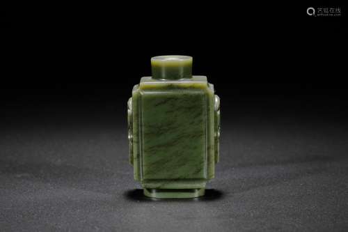 Chinese spinach jade snuff bottle, 19th Century.