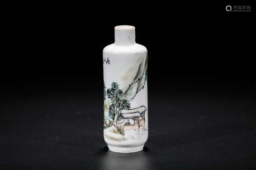 Chinese painted porcelain snuff bottle. Republic