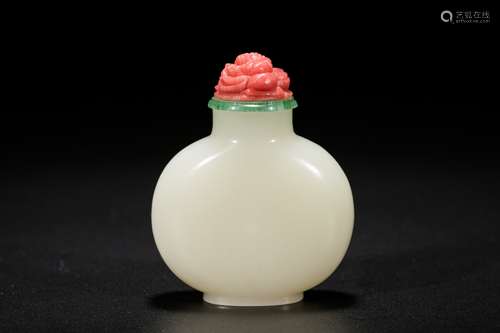 Chinese white jade snuff bottle.