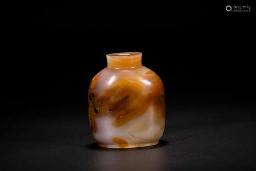 Chinese agate snuff bottle.