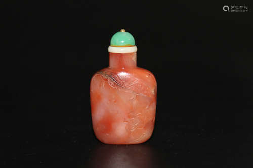 Chinese carved carnelian snuff bottle