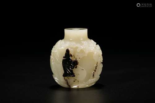 Chinese carved yellow jade snuff bottle.