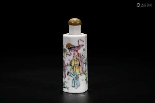 Chinese famille rose procelain snuff bottle. 19th